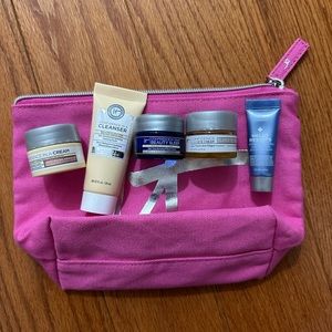 It cosmetics deluxe free gift bag